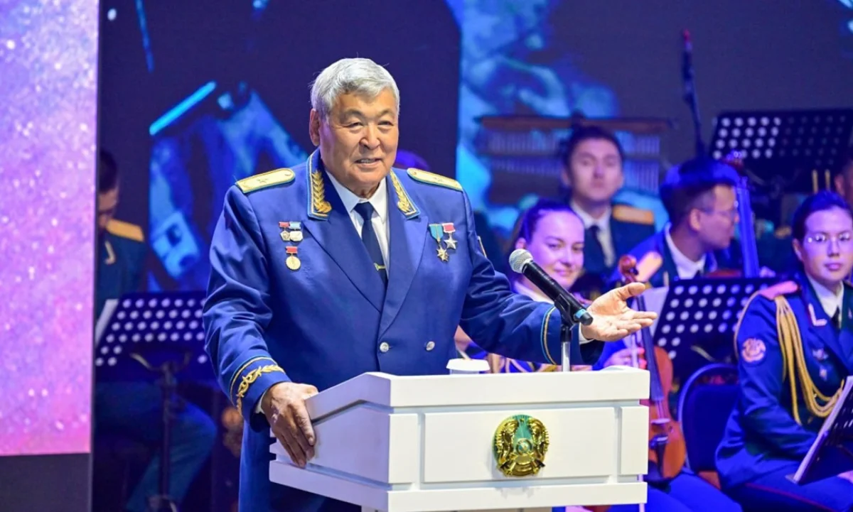 От имени президента Бектенов поздравил Токтара Аубакирова с 80-летием