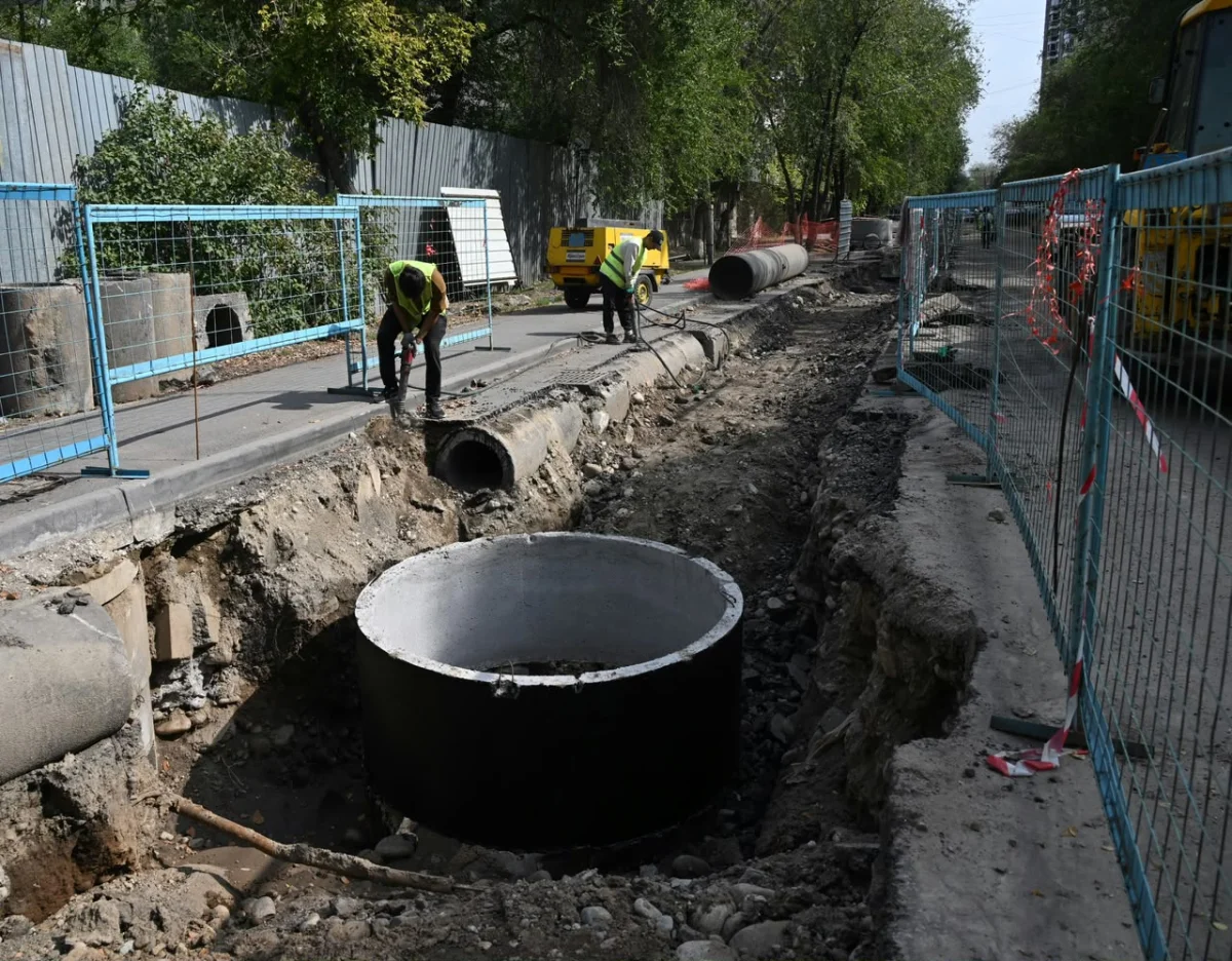 В Жетысуском районе Алматы обновляют более 8 км водопроводных и канализационных сетей