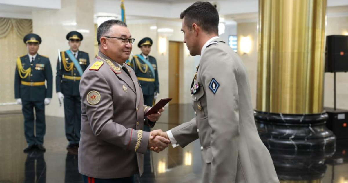   Қазақстан, Пәкістан, Қытай және Франция офицерлері Ұлттық қорғаныс университетінің дипломдарын алды   
