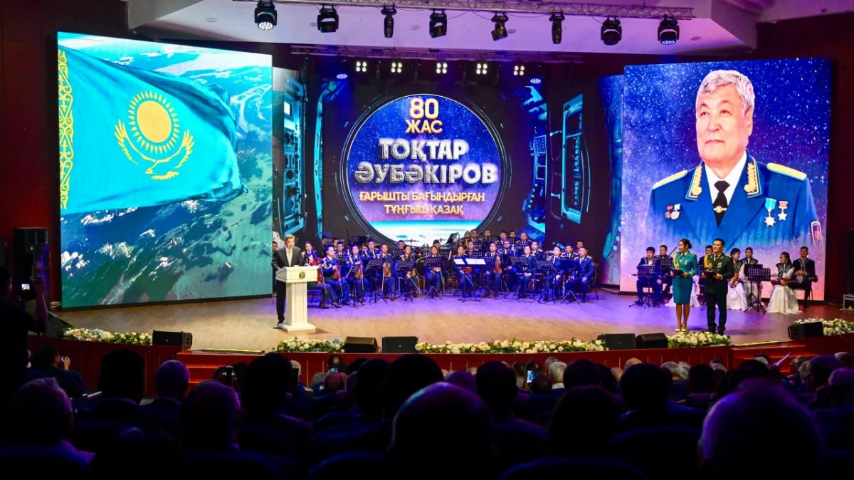 Олжас Бектенов поздравил Токтара Аубакирова с 80-летием