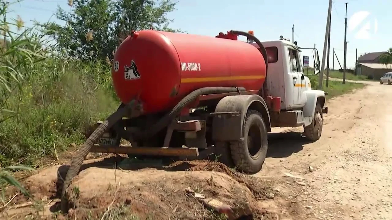 Более 560 водителей наказали за незаконный слив отходов в Алматы