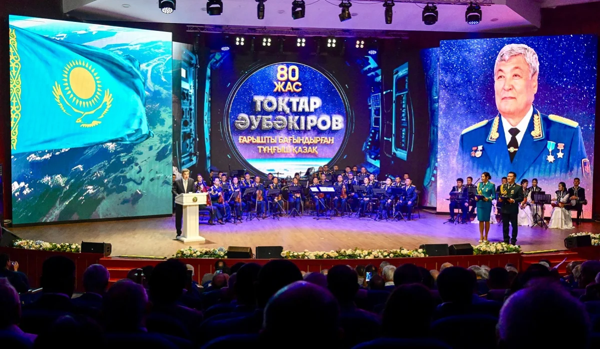 Бектенов Тоқаевтың атынан Тоқтар Әубәкіровті 80 жылдық мерейтойымен құттықтады