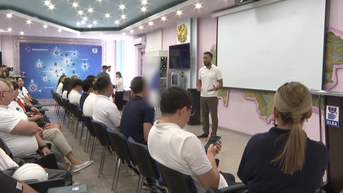 Представители партии Respublica встретились с трудовыми коллективами ВКО