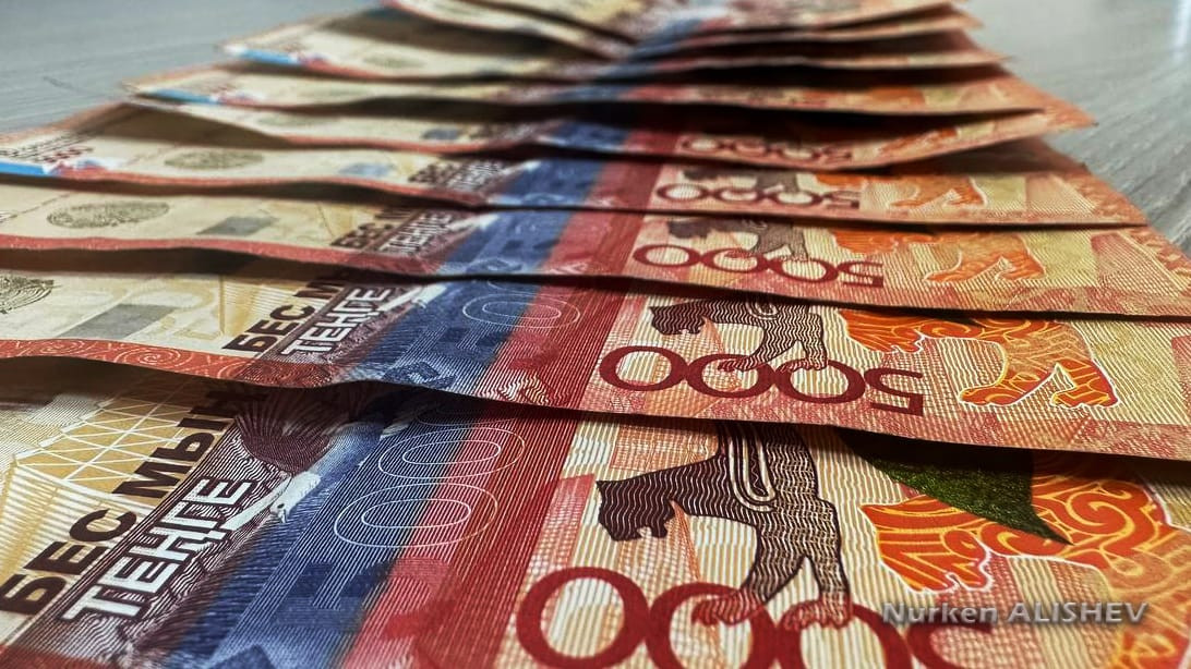 Средняя зарплата в Казахстане выросла до 443 тысяч тенге: где платят больше всего