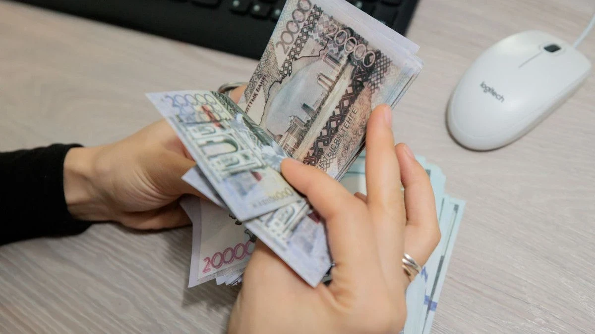Декретте отырып жұмысқа шықсаңыз, бала күтіміне берілетін төлем сақтала ма?