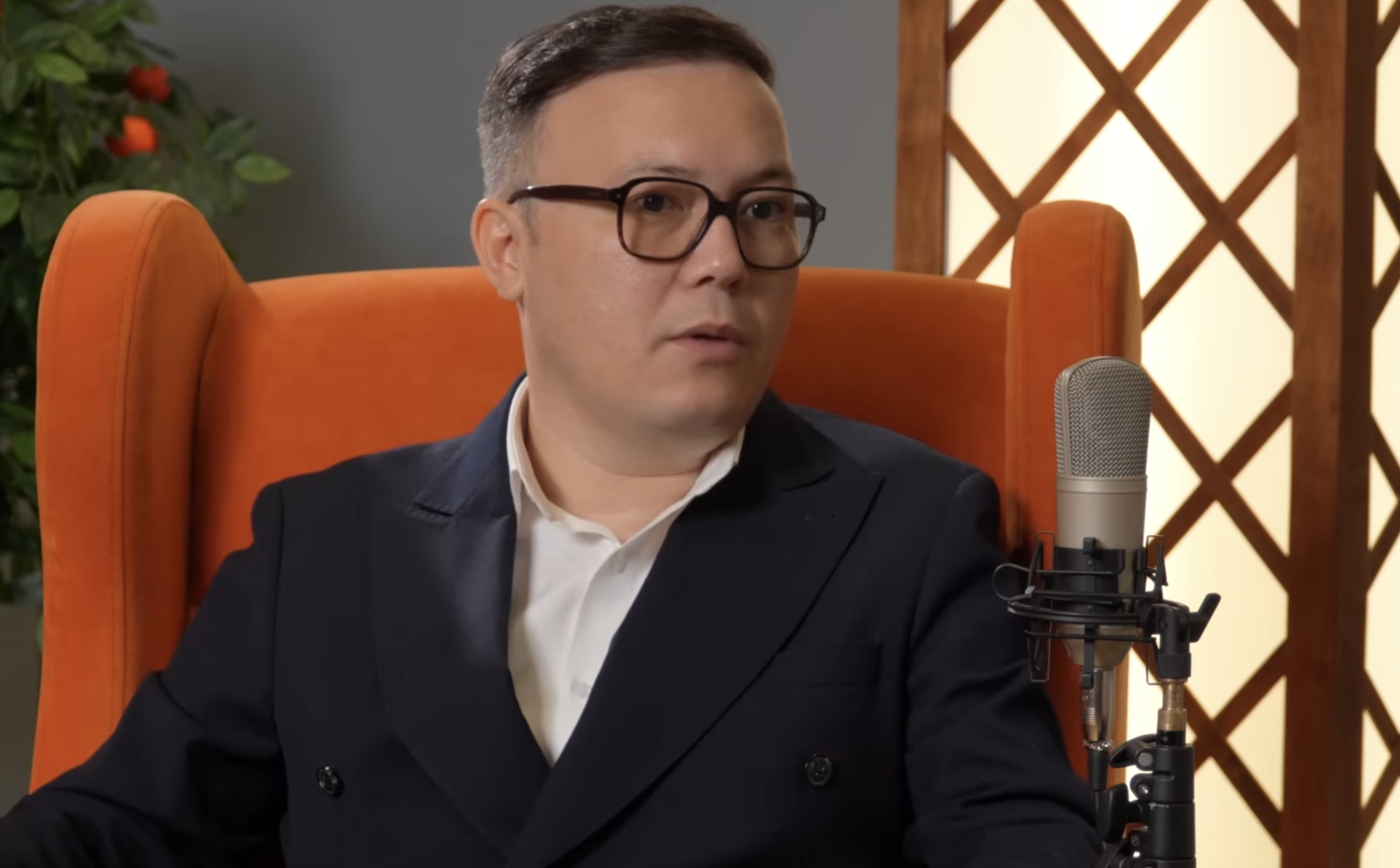 Бахытжан Бухарбай призвал вернуть детей из соцсетей к книгам