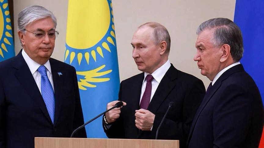 Путин поручил пересмотреть договор о поставках оружия с Казахстаном