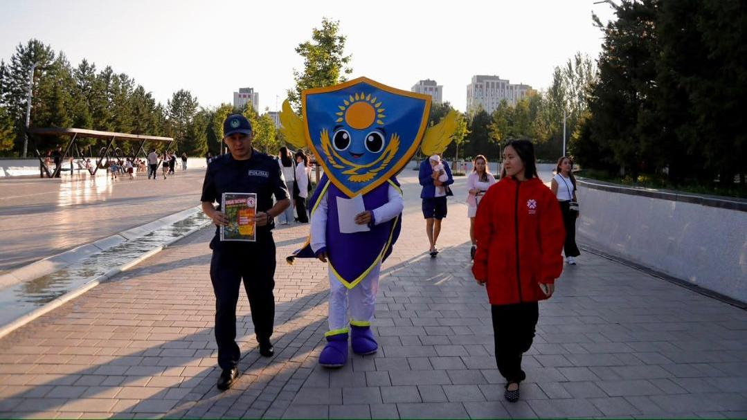 В Центральном парке Астаны провели рейд по соблюдению порядка и чистоты