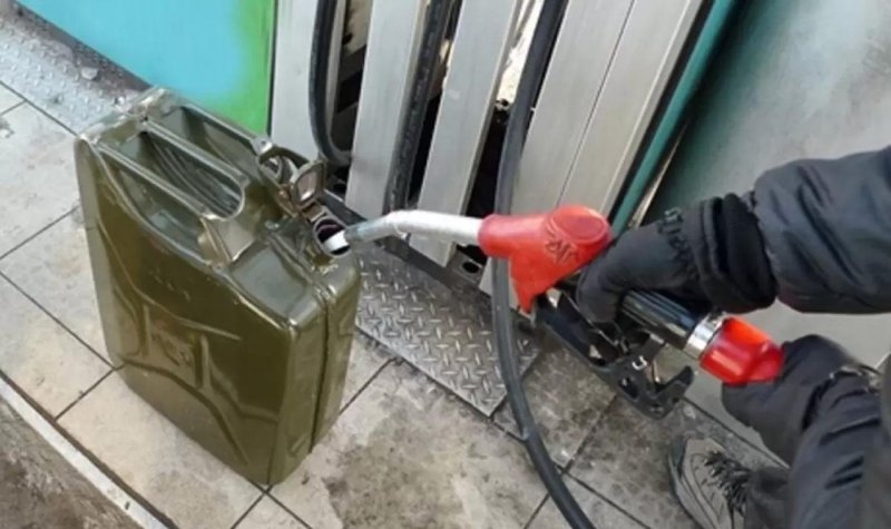 Из одного региона Казахстана 282 раза пытались вывезти бензин
