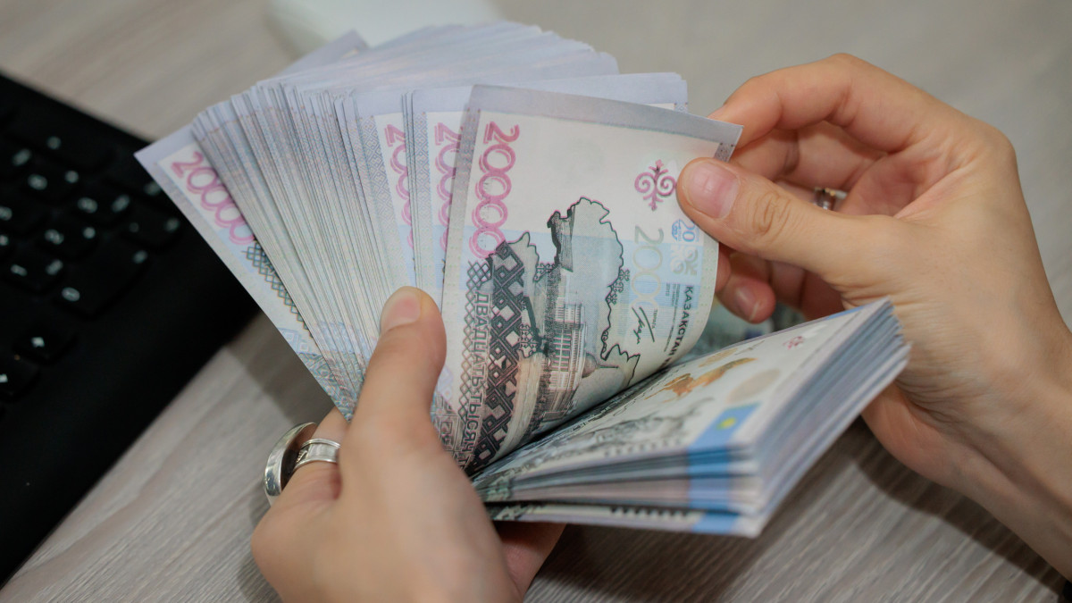 Қазақстандағы орташа жалақы 443 мың теңгеден асты: Ең жоғары және ең төмен жалақы қай өңірлерде?