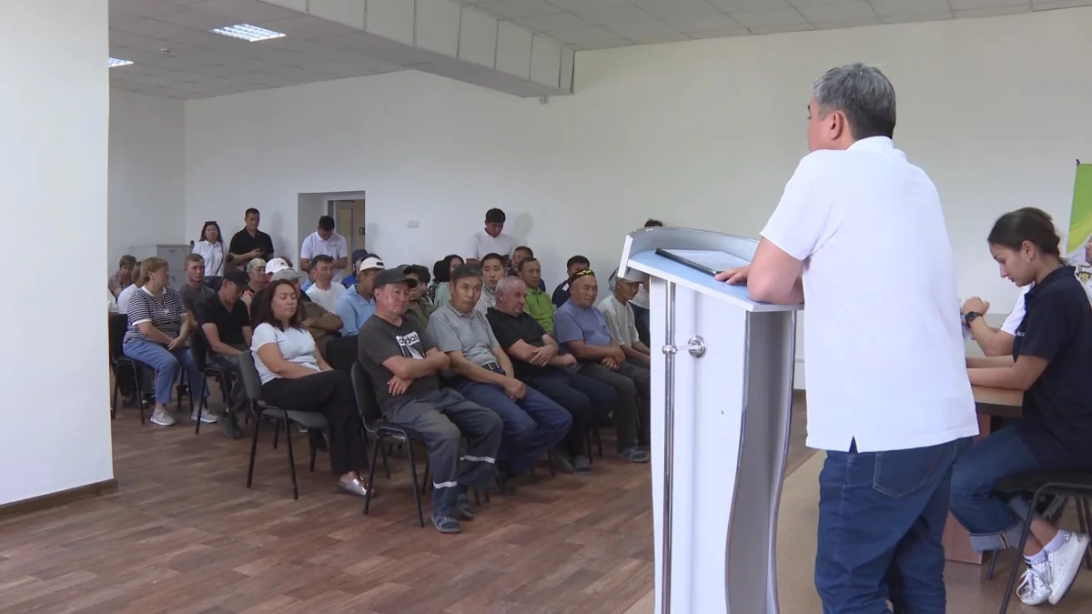 Представители партии Respublica встретились с людьми труда