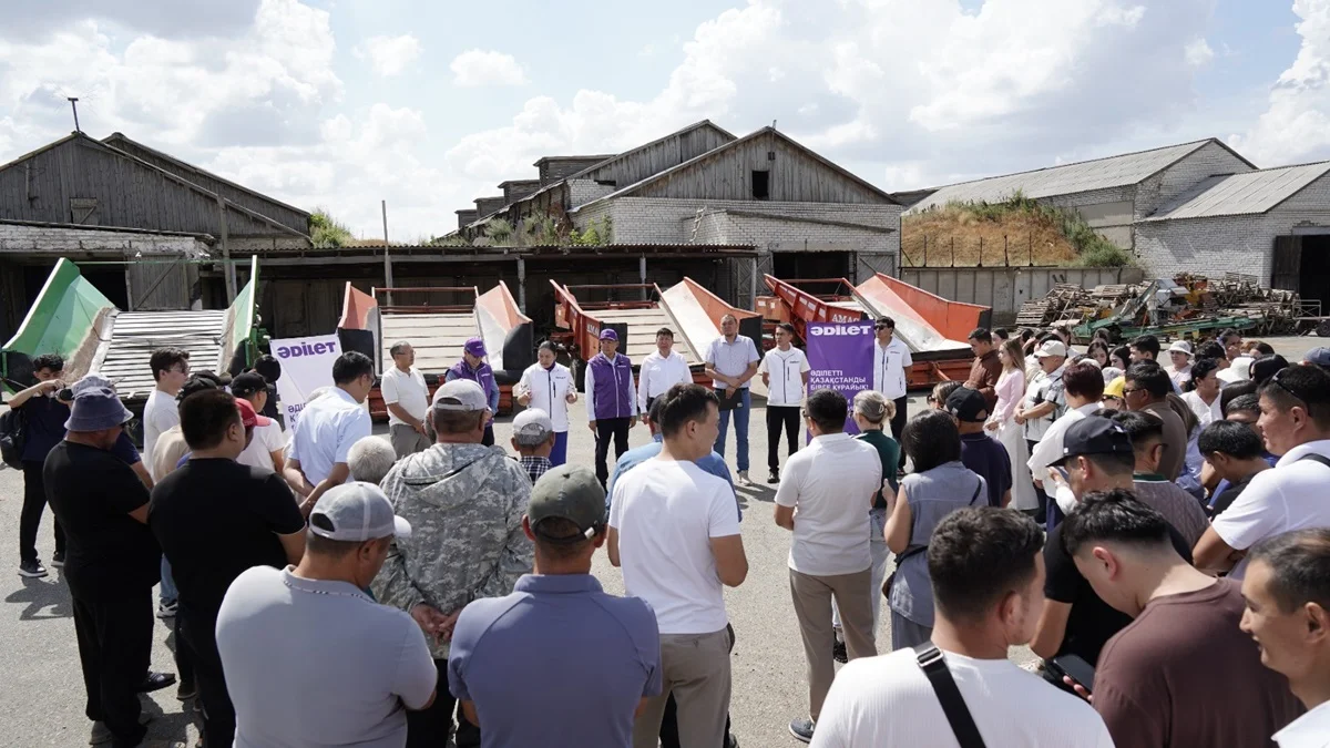 Члены предвыборного штаба партии «Әділет» области Абай встретились с коллективом «Агрофирма Приречное»