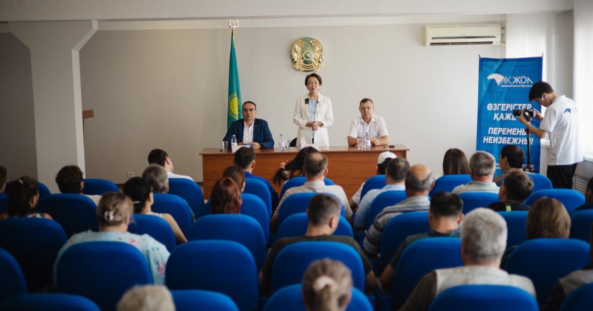  «Ақ жол» партиясының өкілдері Ақтөбе облысының жұртшылығымен кездесті 
