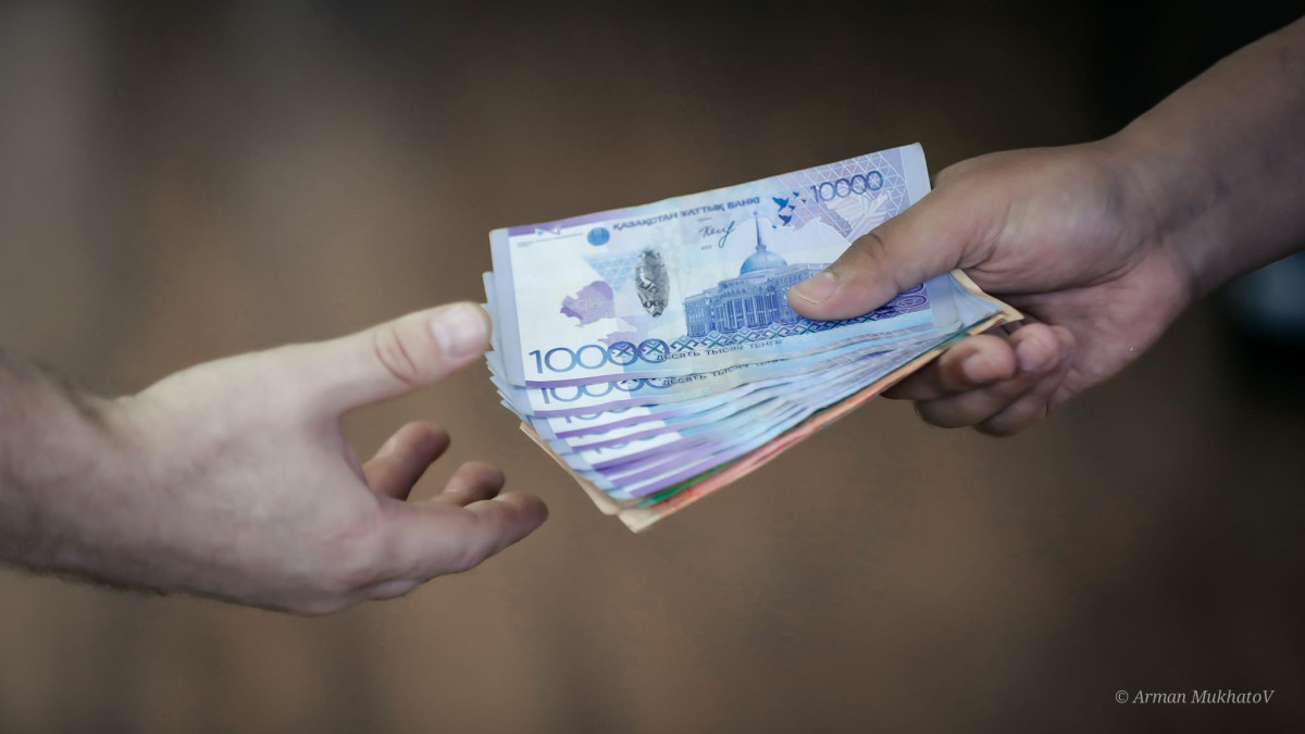 Казахстанца обязали выплачивать супруге алименты