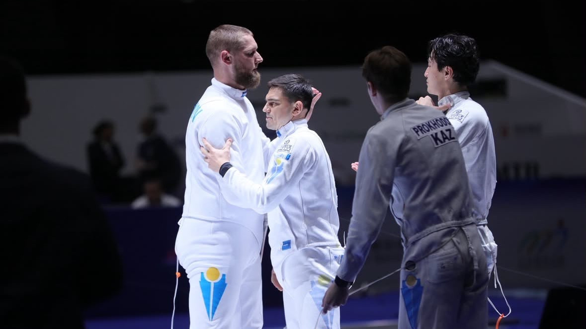 Тарихи алтын медаль: Қазақстан құрамасы семсерлесуден әлем чемпионы атанды