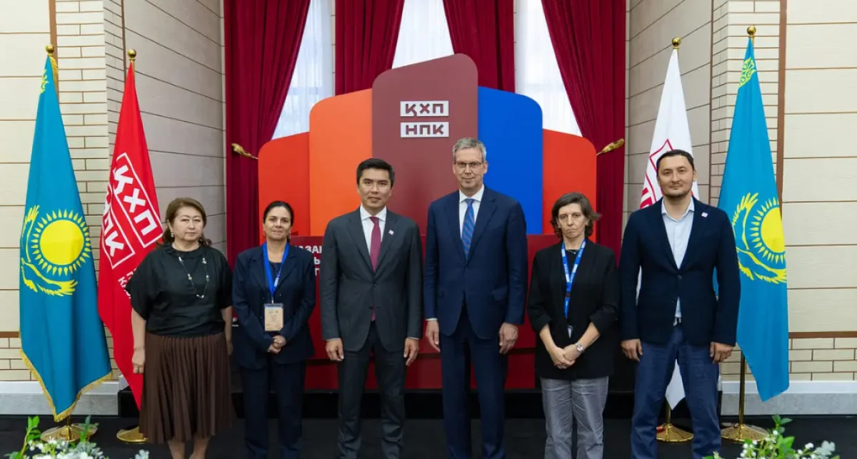 ЕҚЫҰ бақылаушылары Қазақстан Халық партиясының сайлауалды штабына барды