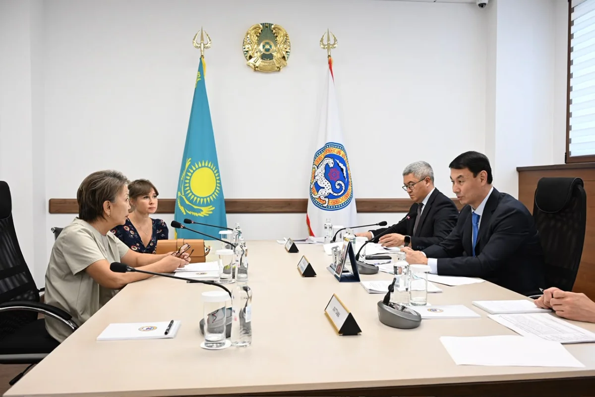 Алматы әкімі Дархан Сатыбалды азаматтарды жеке мәселесі бойынша қабылдады