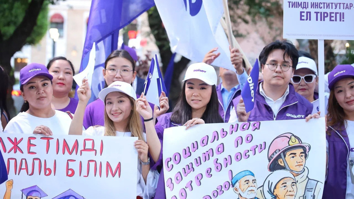 Ұлттық теледебат: Құрылтайдан үмітті саяси партиялар тікелей эфирде бақ сынасты