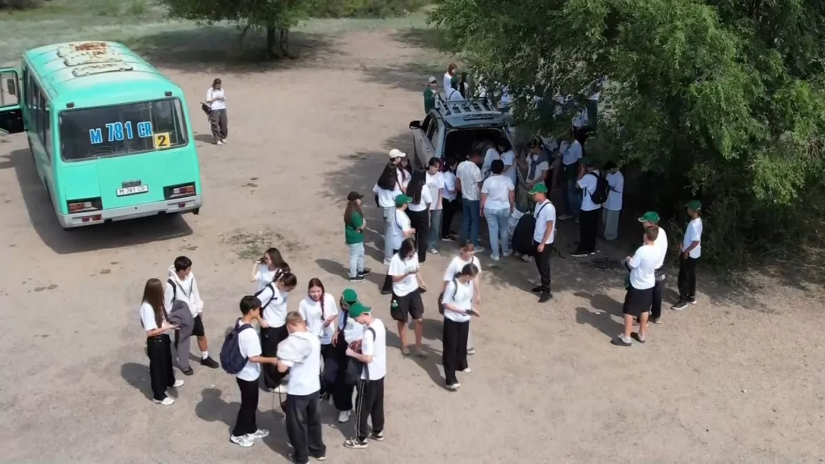 Ыстық жазды қоқыссыз өткіз: Шахтинск тұрғындары өзен жағалауын күл-қоқыстан тазартты