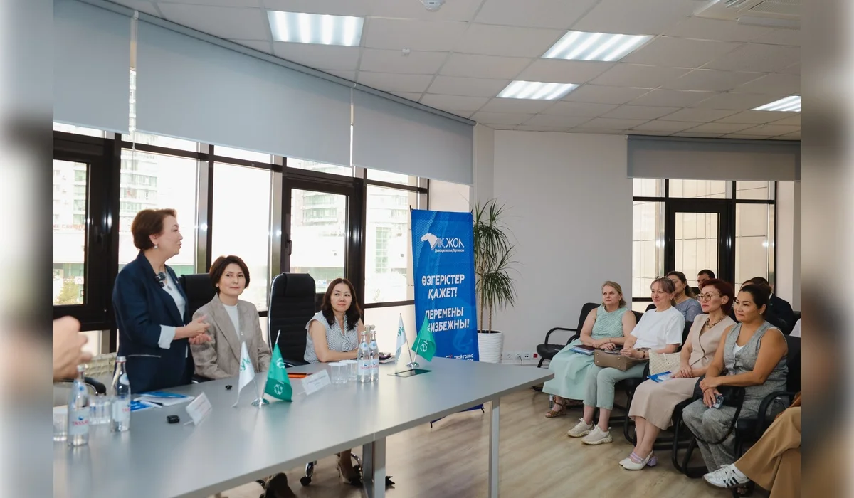 «Ақ жол» демпартиясының үгіт-насихат тобы Ақтөбеде кәсіпкерлермен кездесулерін жалғастырып жатыр