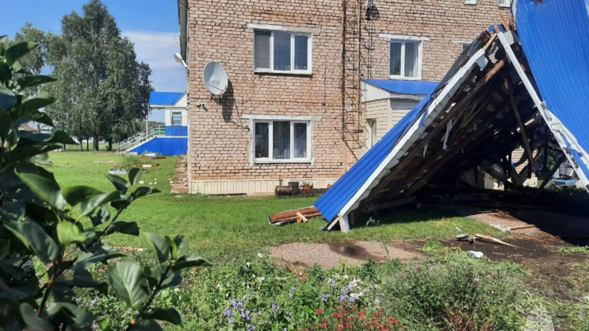 В Башкортостане из-за сильного ветра и града повреждены дома и социальные объекты