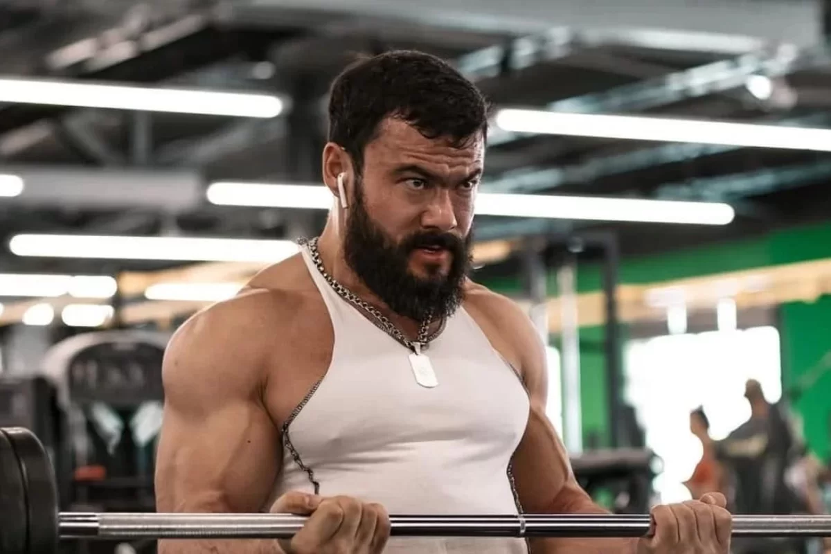 Танымал фитнес-блогер Айтым Жақұпов заң бұзғаны үшін жауапқа тартылды
