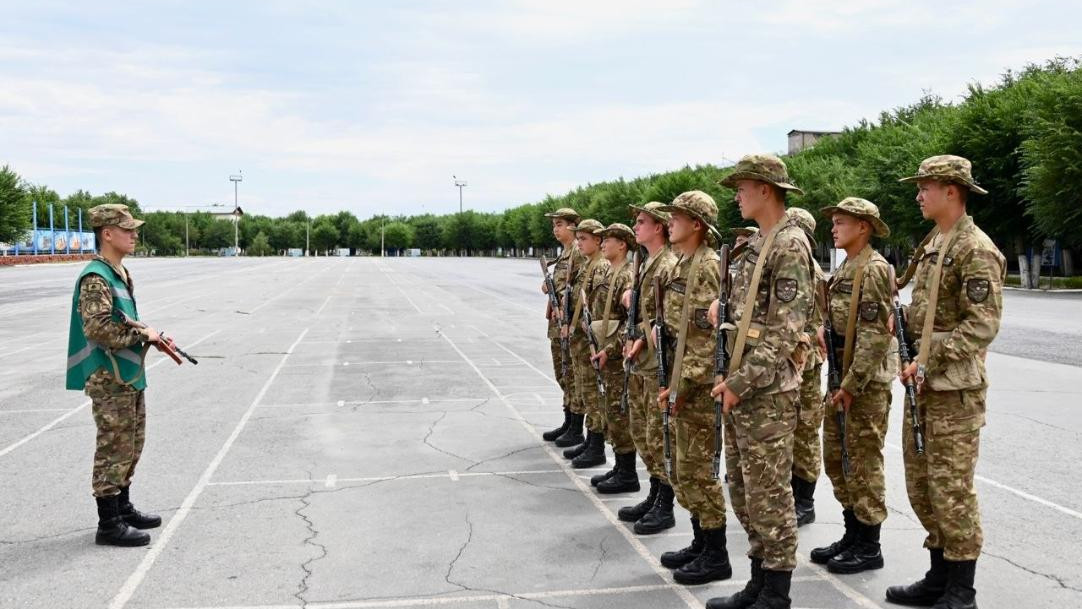 Шесть пар братьев-близнецов одновременно служат в Гвардейском гарнизоне