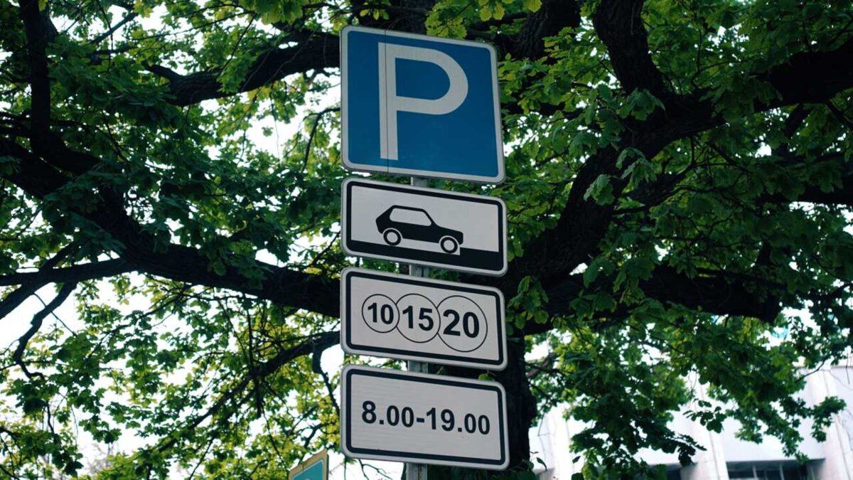Алматыда көлік тұрақтарының ережесі түбегейлі өзгереді: Тұрғындар автокөлігін қайда тегін қоя алады