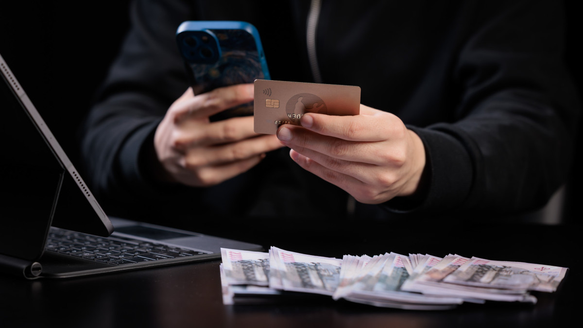 150-ден астам дропперді басқарған қылмыстық желі әшкереленді: ҚМА күдіктілерді ұстады