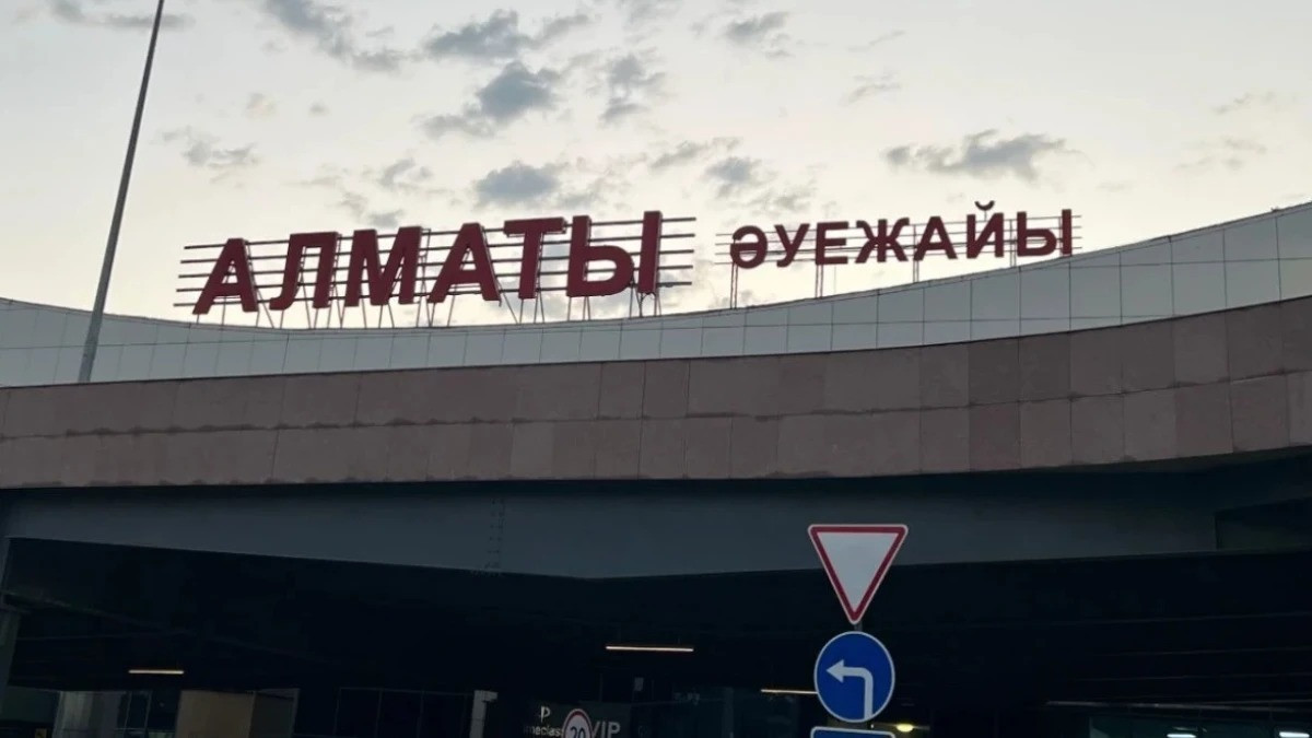 В Алматинском аэропорту открыли новую фотозону для любителей авиации