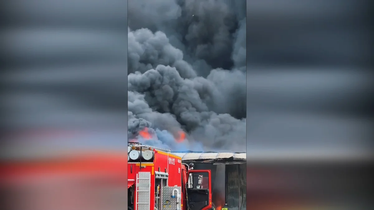 Ақтөбедегі базарлардың бірі отқа оранды