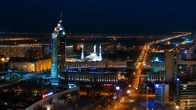 Көлік ішінен ауаға екі рет оқ атқан: Астанада ер адам 10 тәулікке қамалды