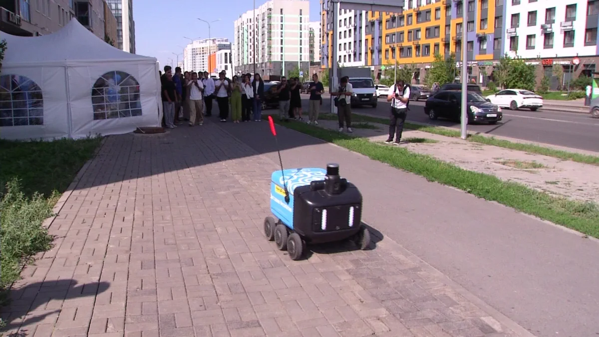 Заказы жителям Астаны начали доставлять роботы-курьеры