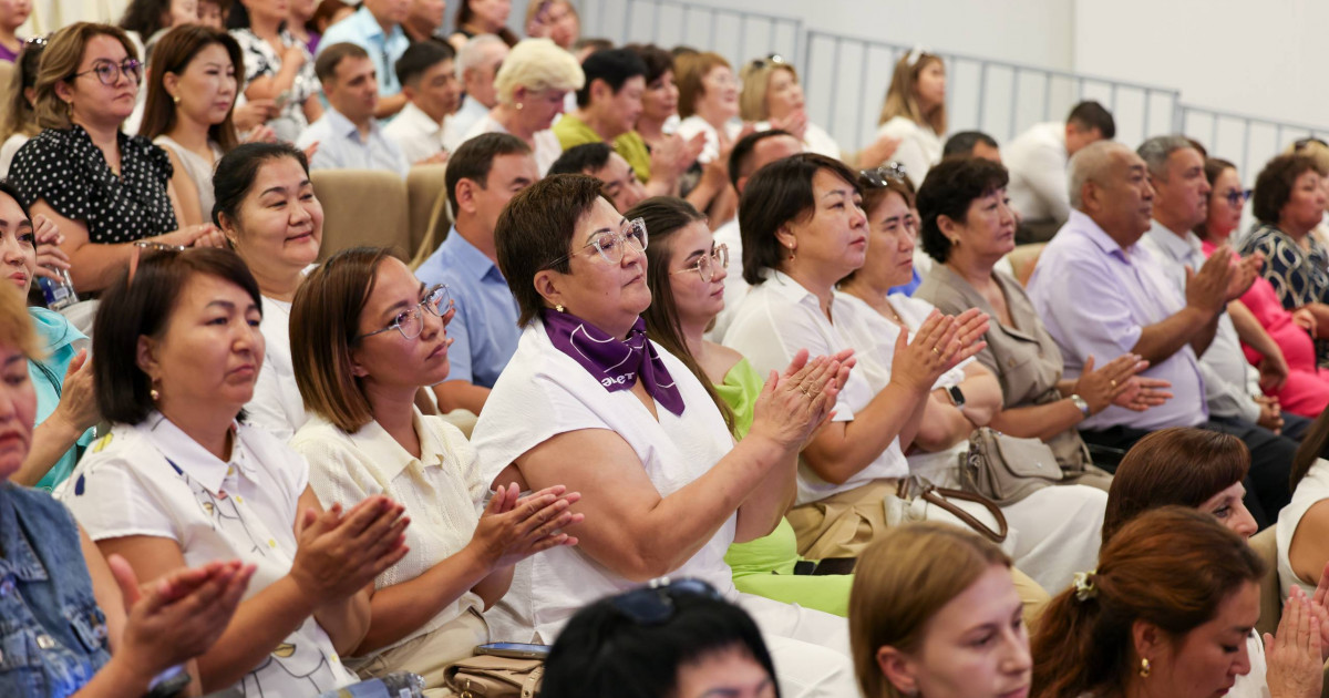   Көкшетау тұрғындары «Әділет» партиясы өкілдерімен сапалы білім беру мәселесін талқылады   