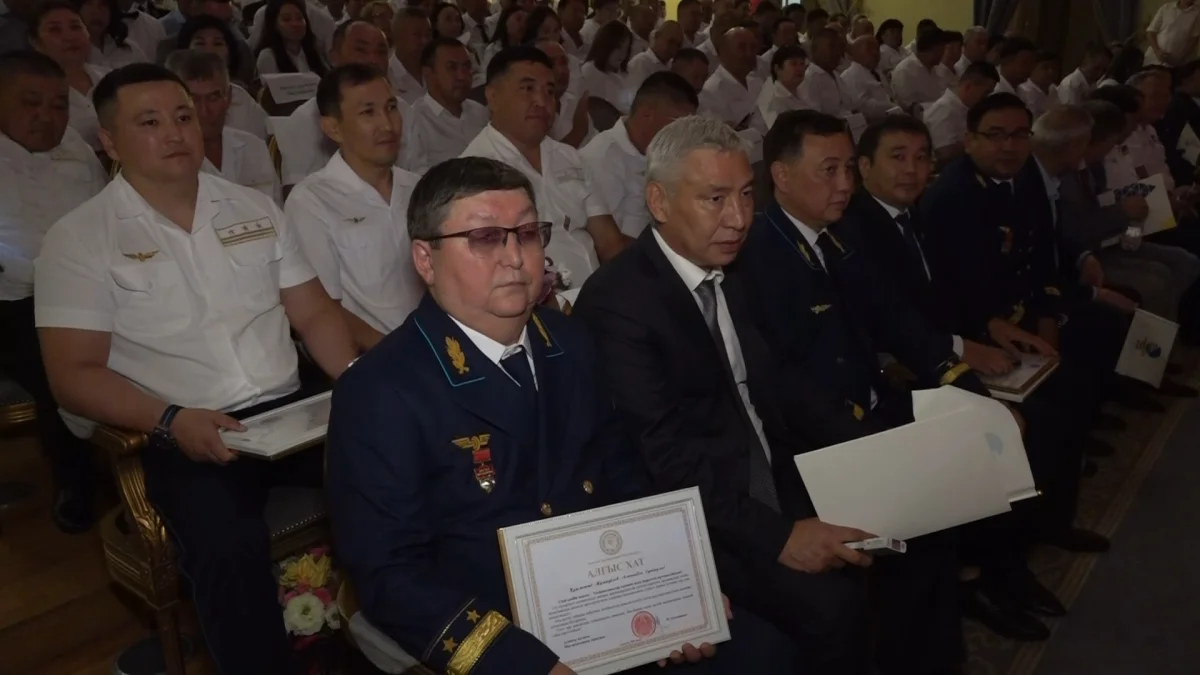 Теміржолшылар күні: Алматыда саланың үздік қызметкерлері мен ардагерлері марапатталды