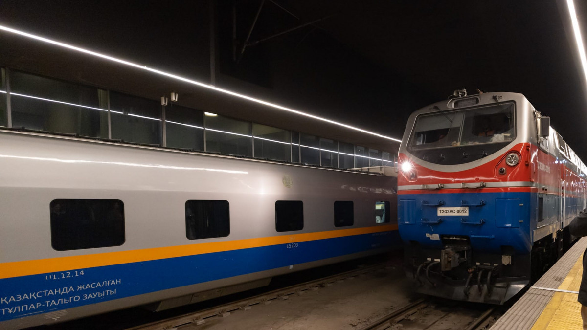 Жүк пойызы төрт адамды басып кетті: Сот теміржолдың үш қызметкеріне үкім шығарды