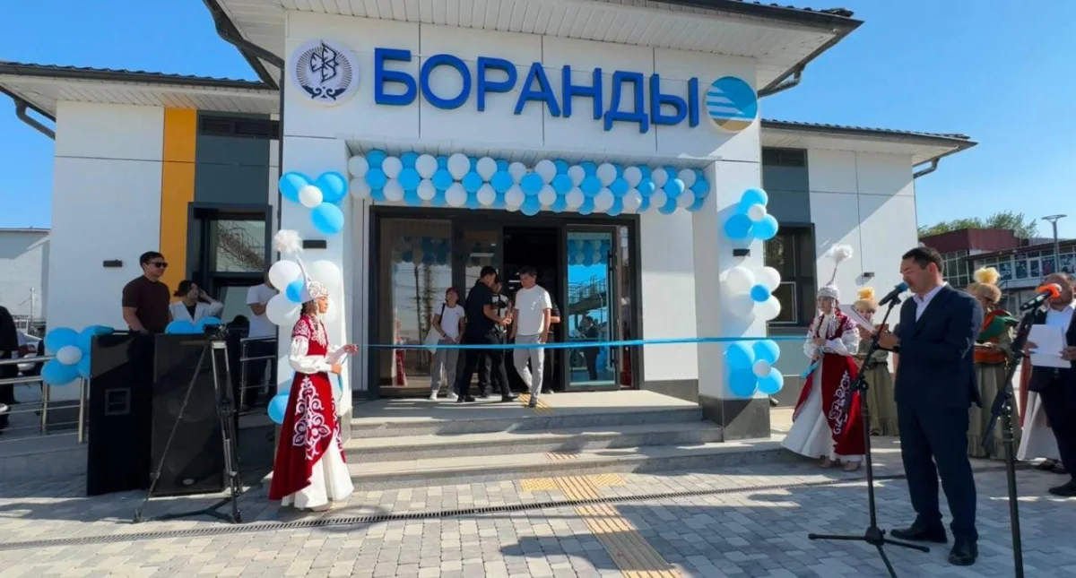 Боранды станциясы жолаушыларды жаңартылған теміржол вокзалында қарсы алады