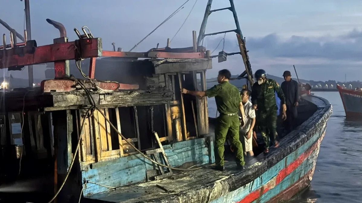 Во Вьетнаме пожар в рыболовецком порту уничтожил 19 моторных лодок