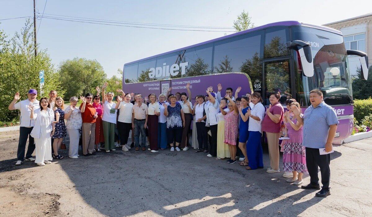 Медицина, дороги и вода: жители сел СКО передали партии "Әділет" около 100 предложений