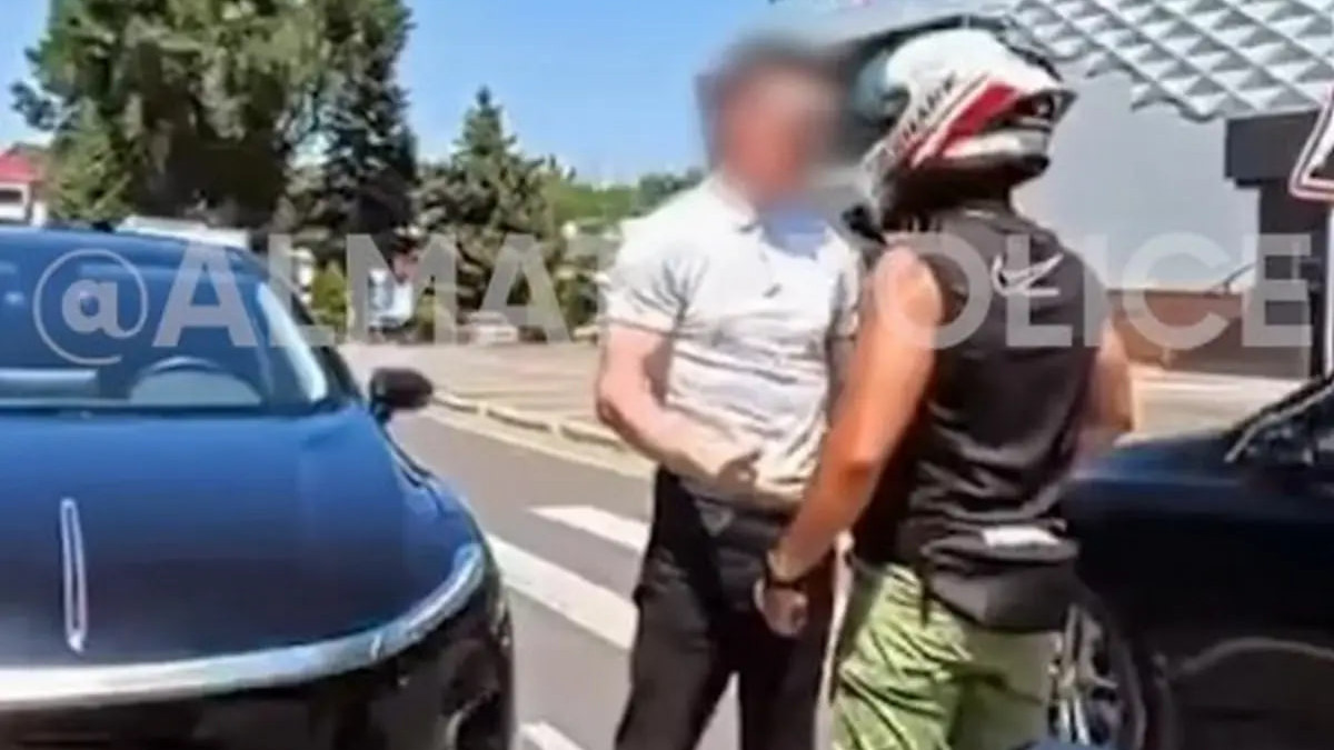 Выложил видео с нарушениями в соцсетях: мотоциклист получил 10 суток ареста в Алматы