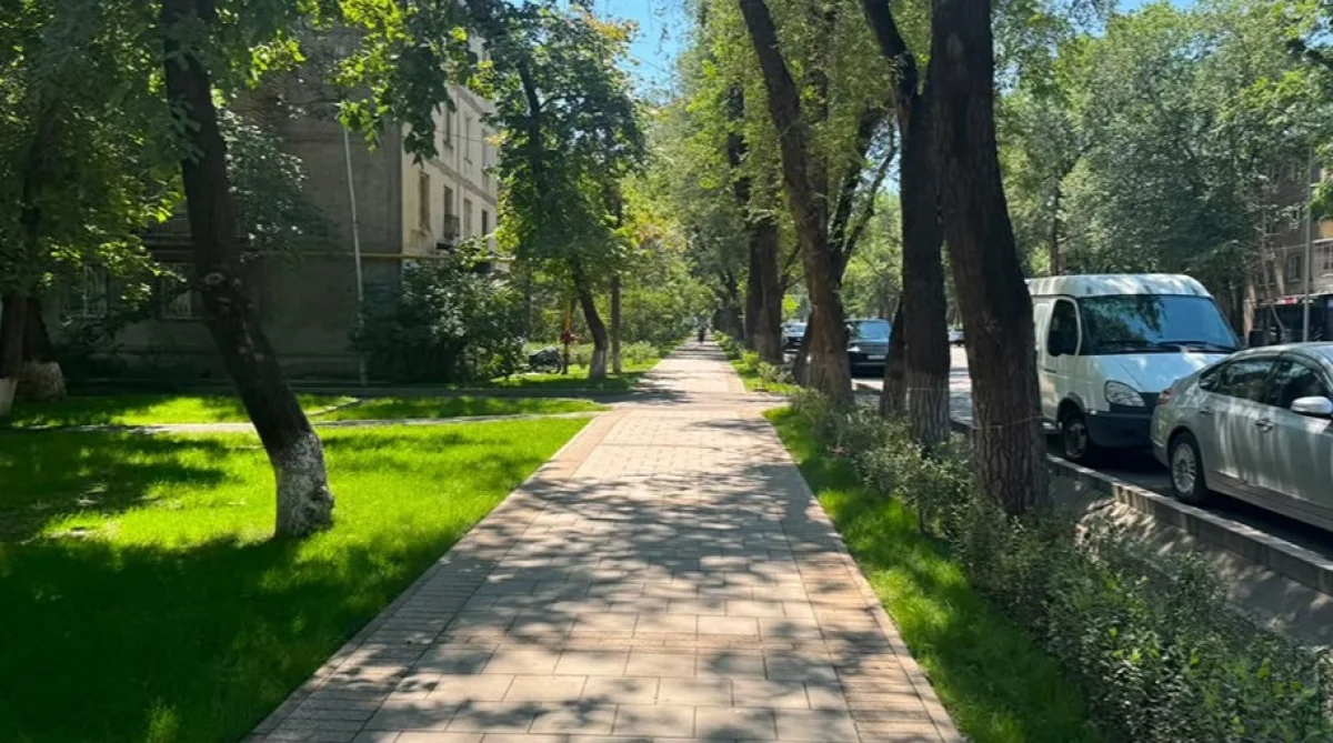 Участок улицы Панфилова в Алматы благоустраивают по программе «Бюджет народного участия»