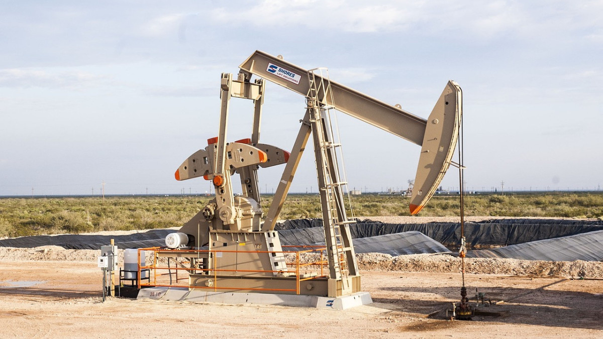 Нефть дешевеет: Brent потеряла более 5% за сутки