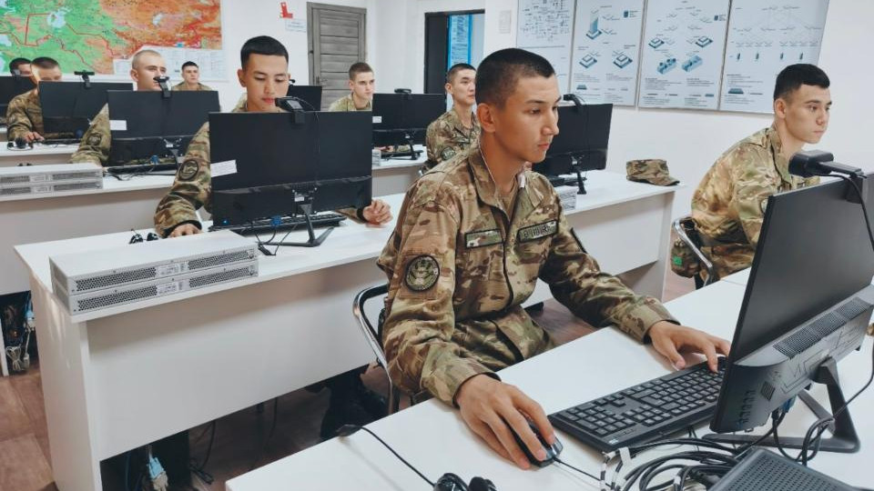 Казахстанских офицеров начали проверять на цифровую грамотность перед назначением