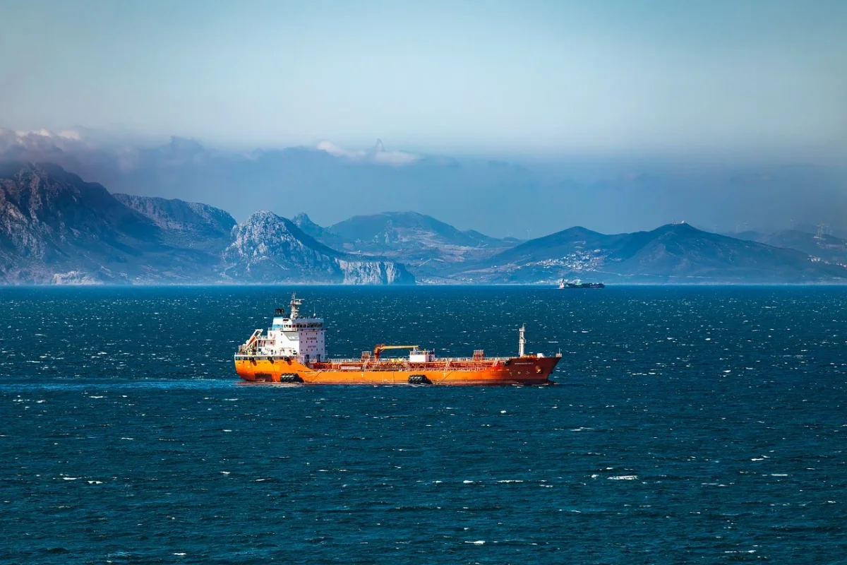 Страны ОПЕК+ скорректируют производство нефти с сентября