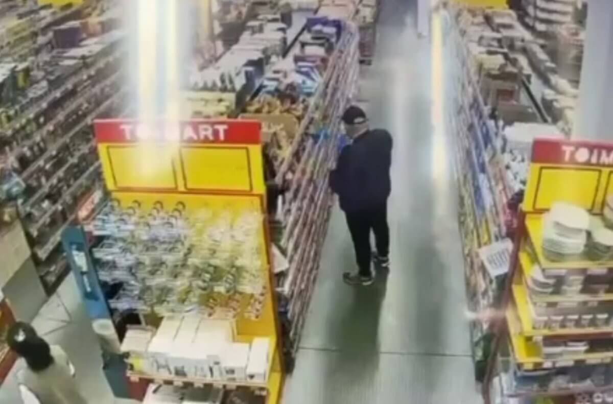 До пяти "рейдов" в день:: 625 плиток шоколада украл из магазина мужчина из Жетысу