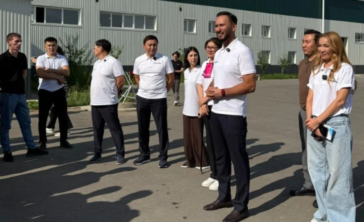 Представители партии Respublica встретились с коллективом «TROYA» в Павлодаре