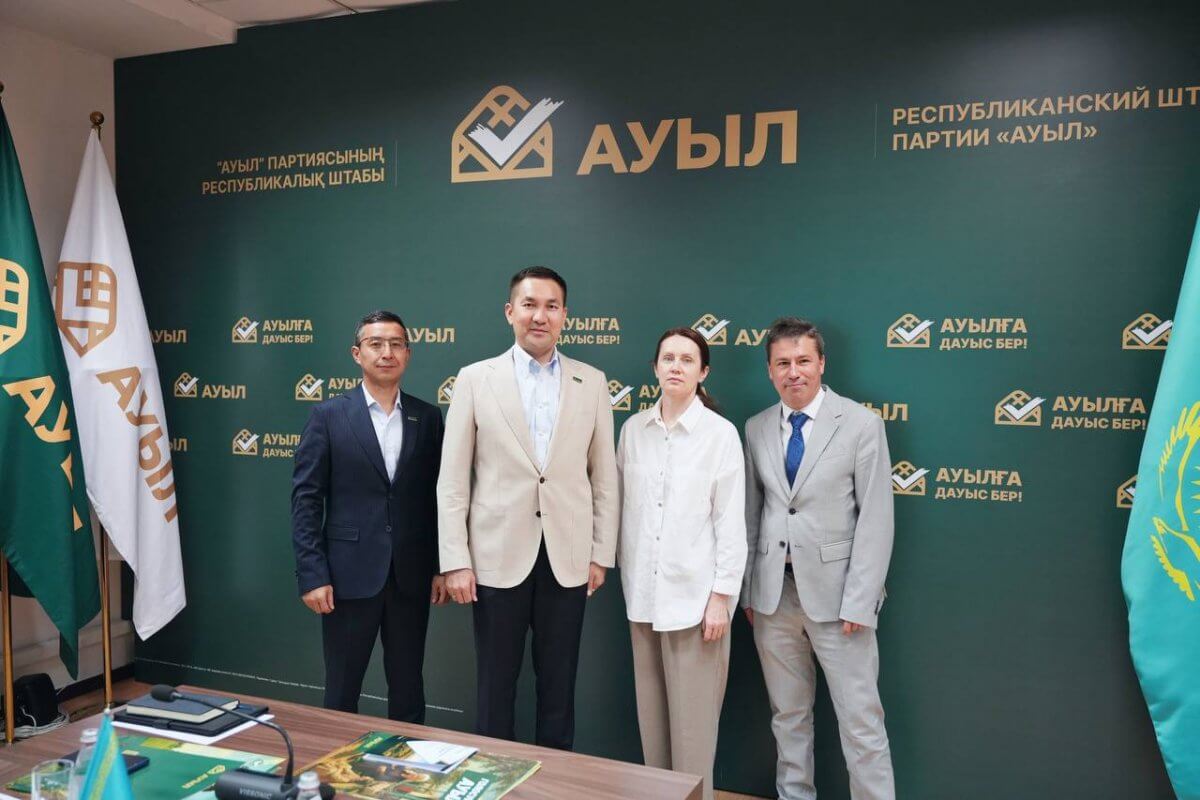 Партия "Ауыл" обсудила ход избирательной кампании с наблюдателями МПА СНГ