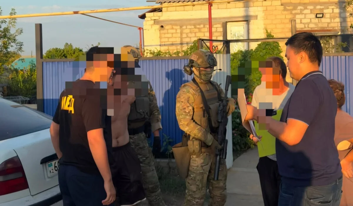Ақтөбеде үш жігіт 2 миллион теңге бопсалады деген күдікпен ұсталды