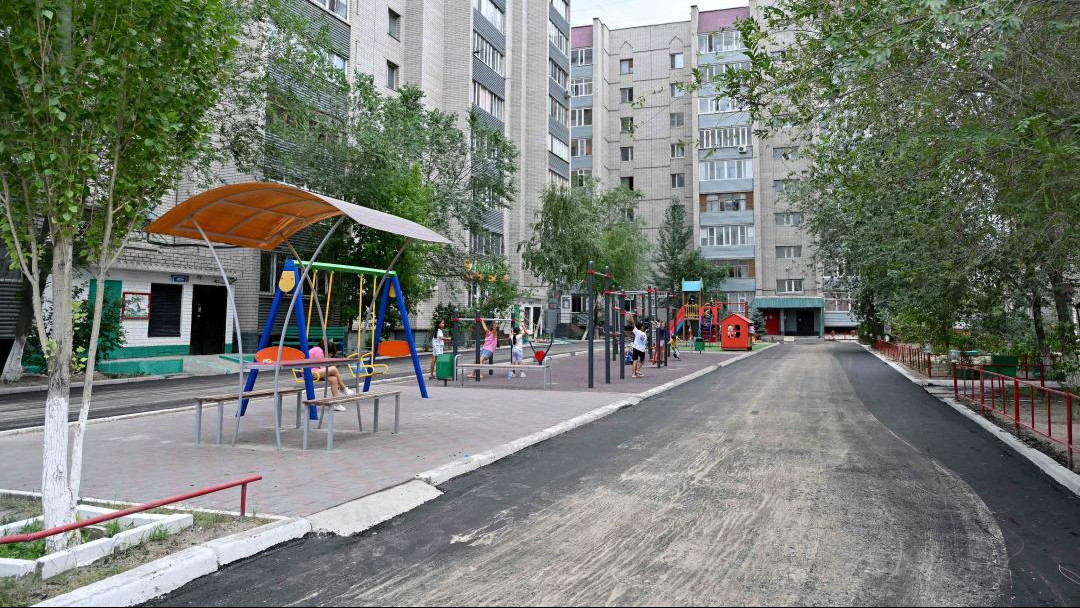 В 100 дворах Семея отремонтируют внутридворовые дороги
