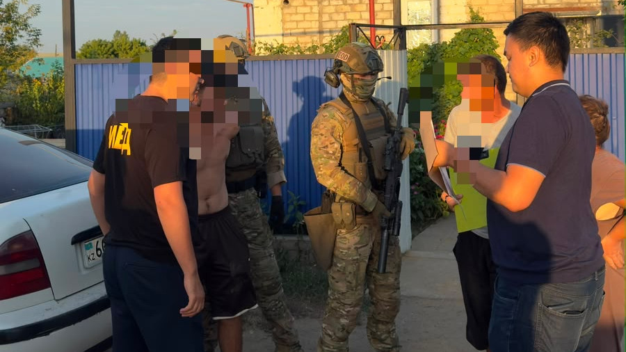 Ақтөбеде 2 миллион теңге бопсалады деген күдікпен үш адам ұсталды
